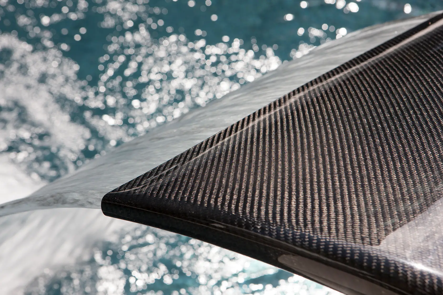 Wasserfall-Detail aus Carbonfaser.