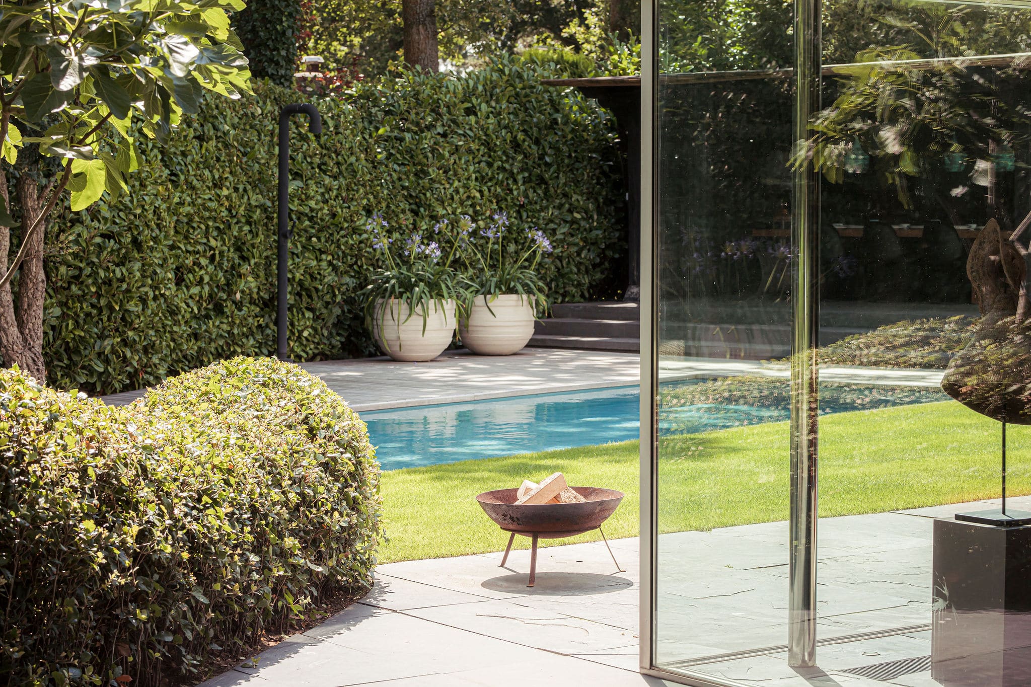 Wasser, Feuer und Transparenz im Gartenzusammenspiel