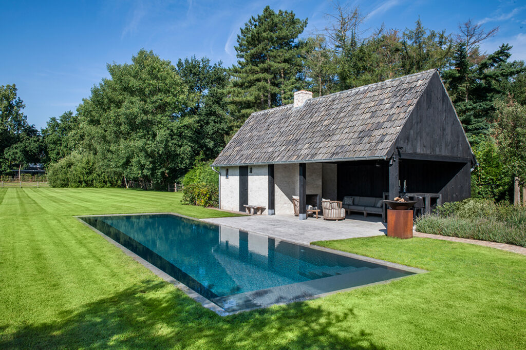 Tradition trifft Reduktion im modernen Landgarten